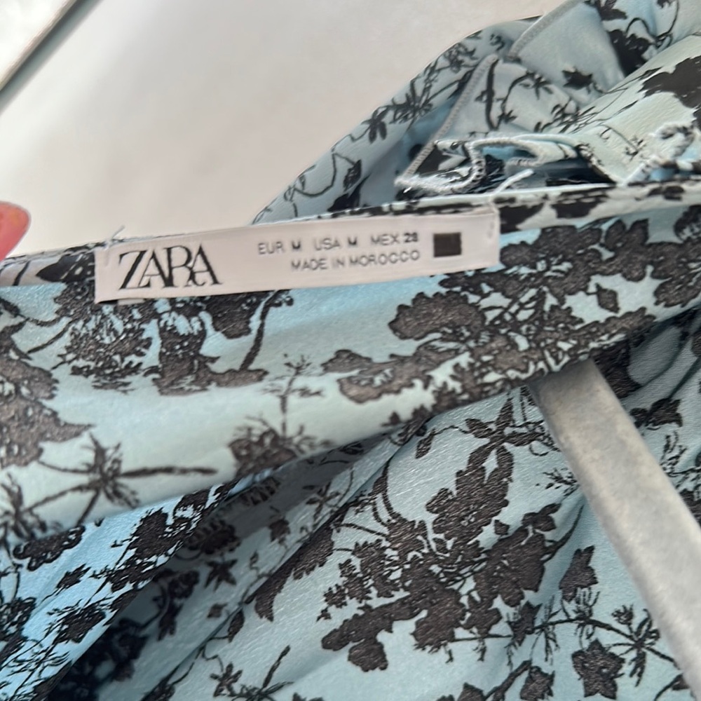 Zara‎ Floral Blue and Black midi dress size m long sleeve v-neck ruffled - Picture 7 of 14